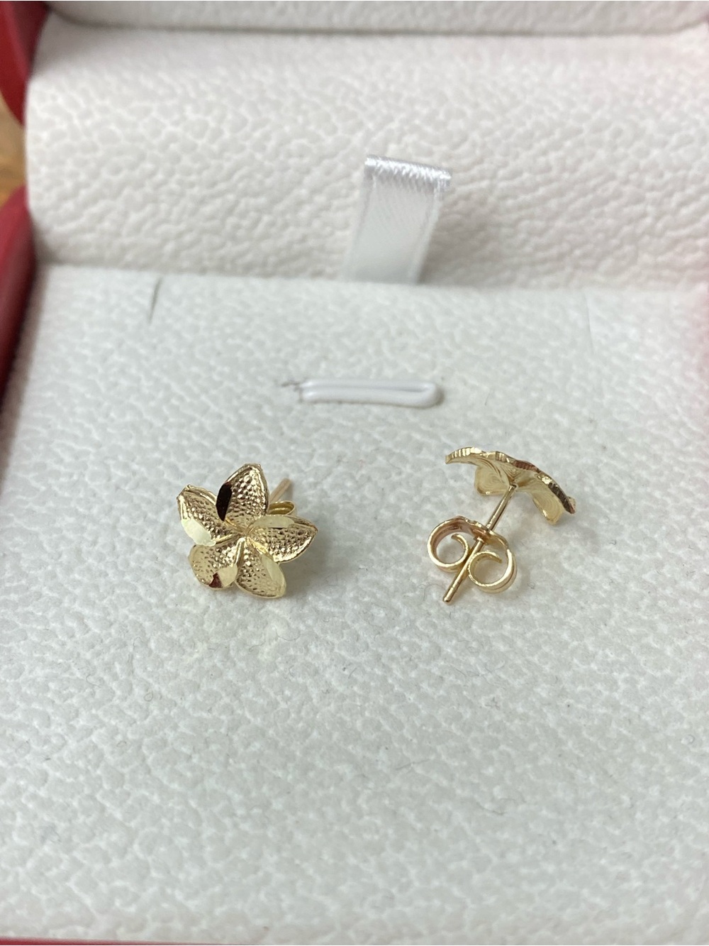 14K Yellow Gold Flower Stud Earrings Small - Picture 3 of 5